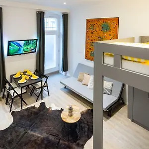  Apartment Meedo I